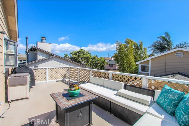 1916 Marshallfield Lane, Redondo Beach, California 90278, 3 Bedrooms Bedrooms, ,1 BathroomBathrooms,Residential,Sold,Marshallfield,PW18065789