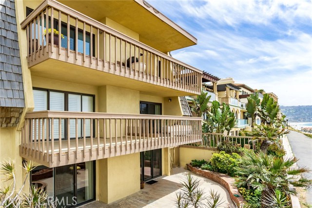 703 Esplanade, Redondo Beach, California 90277, 3 Bedrooms Bedrooms, ,3 BathroomsBathrooms,Residential,Sold,Esplanade,SB19177678