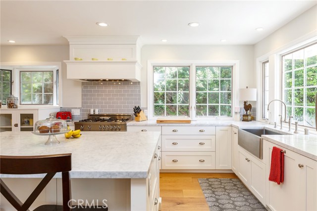 This is a beautiful kitchen overlooking the backyard! This is a beautiful kitchen overlooking the backyard!