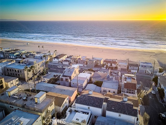 132 35th Place, Hermosa Beach, California 90254, 2 Bedrooms Bedrooms, ,2 BathroomsBathrooms,Residential,Sold,35th,SB19057826
