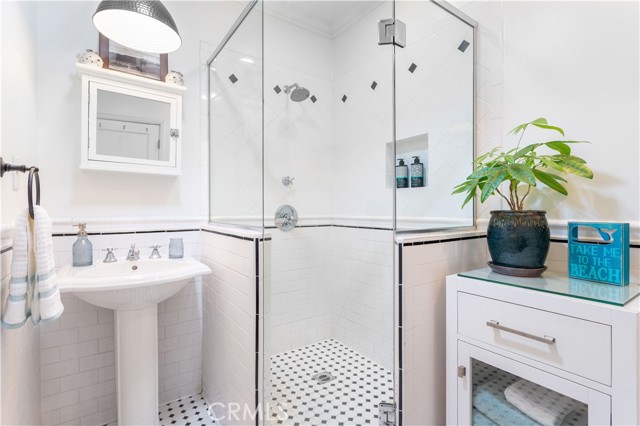 528 24th Street, Manhattan Beach, California 90266, 2 Bedrooms Bedrooms, ,1 BathroomBathrooms,Residential,Sold,24th,SB21090047