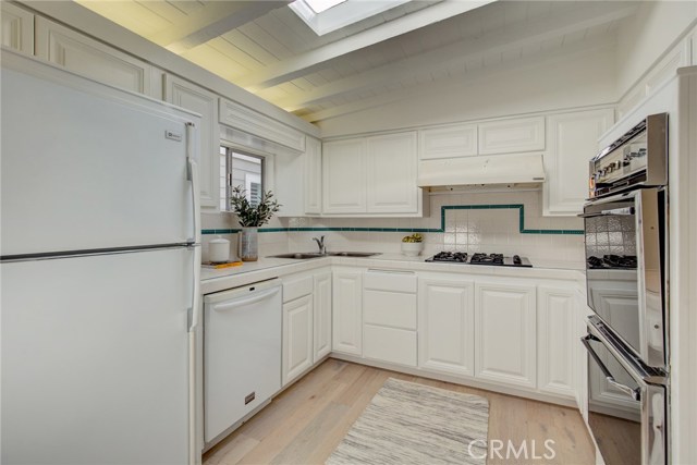 436 1st Street, Manhattan Beach, California 90266, 4 Bedrooms Bedrooms, ,2 BathroomsBathrooms,Residential,Sold,1st,SB20048897