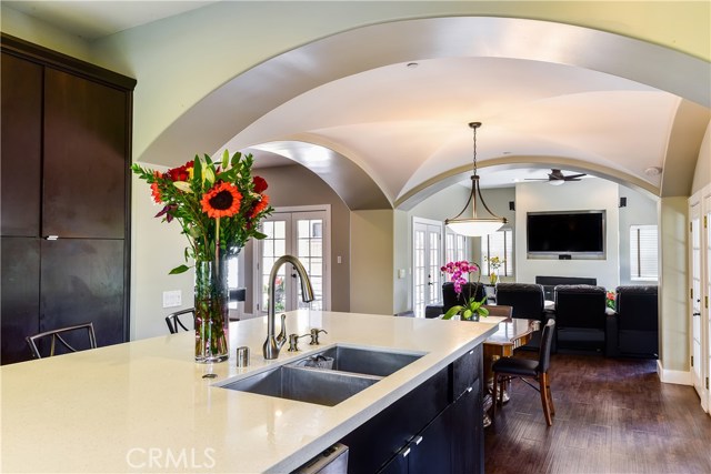 Open floorpan, you can cook and still be part of the action!