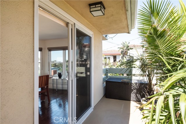 650 11th Street, Hermosa Beach, California 90254, 3 Bedrooms Bedrooms, ,2 BathroomsBathrooms,Residential,Sold,11th,SB21011737