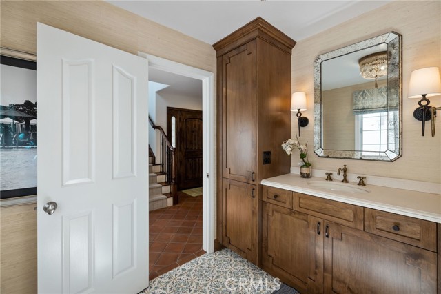 2200 Elm Avenue, Manhattan Beach, California 90266, 4 Bedrooms Bedrooms, ,3 BathroomsBathrooms,Residential,Sold,Elm,SB21076957