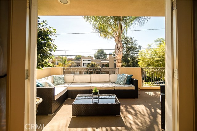 2413 Rockefeller Lane, Redondo Beach, California 90278, 3 Bedrooms Bedrooms, ,2 BathroomsBathrooms,Residential,Sold,Rockefeller,SB18266736