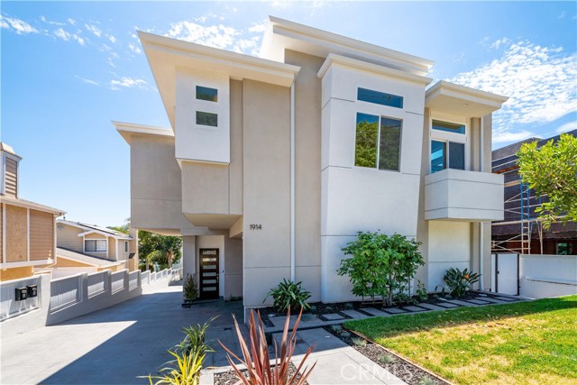 1914 Marshallfield Lane, Redondo Beach, California 90278, 4 Bedrooms Bedrooms, ,3 BathroomsBathrooms,Residential,Sold,Marshallfield,SB20122993
