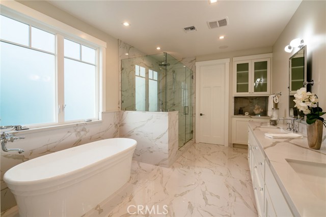 1457 18th Street, Manhattan Beach, California 90266, 5 Bedrooms Bedrooms, ,2 BathroomsBathrooms,Residential,Sold,18th,SB17091633
