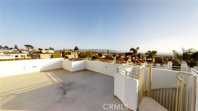 625 Lucia Avenue, Redondo Beach, California 90277, 3 Bedrooms Bedrooms, ,2 BathroomsBathrooms,Residential,Sold,Lucia,SB20075616