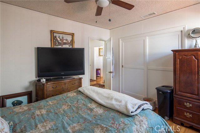 1040 Loma Drive, Hermosa Beach, California 90254, 3 Bedrooms Bedrooms, ,Residential,Sold,Loma,SB19091151