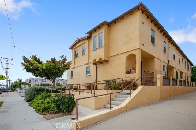 1551 Artesia Boulevard, Manhattan Beach, California 90266, 3 Bedrooms Bedrooms, ,3 BathroomsBathrooms,Residential,Sold,Artesia,SB18179996