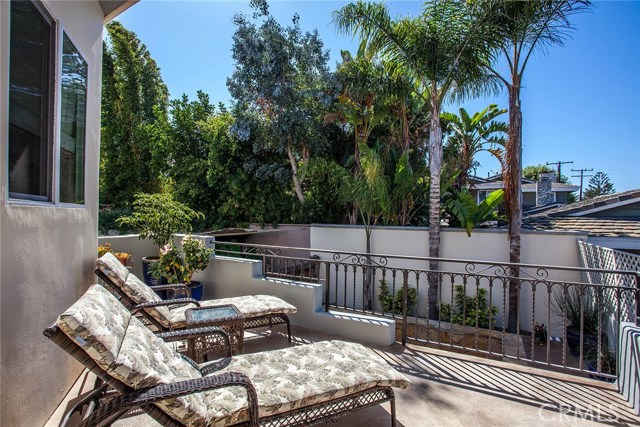 513 Dianthus Street, Manhattan Beach, California 90266, 3 Bedrooms Bedrooms, ,3 BathroomsBathrooms,Residential,Sold,Dianthus,SB17224221