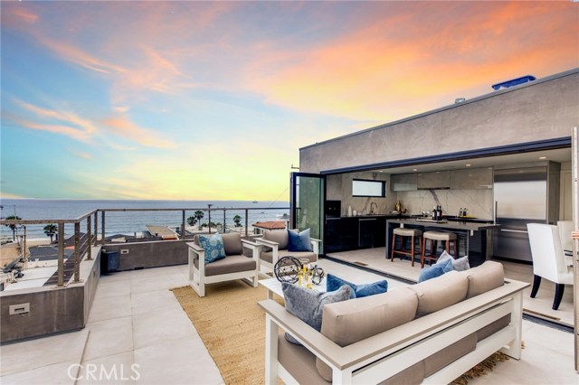 206 Moonstone Street, Manhattan Beach, California 90266, 4 Bedrooms Bedrooms, ,1 BathroomBathrooms,Residential,Sold,Moonstone,SB19150217