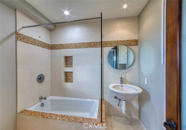 221 36th Street, Manhattan Beach, California 90266, 3 Bedrooms Bedrooms, ,3 BathroomsBathrooms,Residential,Sold,36th,SB20135528