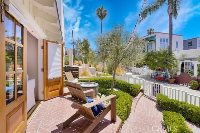 533 5th Street, Manhattan Beach, California 90266, 2 Bedrooms Bedrooms, ,1 BathroomBathrooms,Residential,Sold,5th,SB21107538