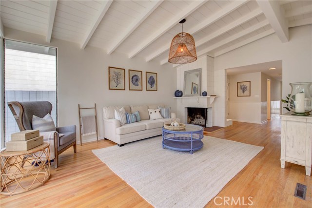 729 12th Street, Manhattan Beach, California 90266, 3 Bedrooms Bedrooms, ,2 BathroomsBathrooms,Residential,Sold,12th,SB19138998