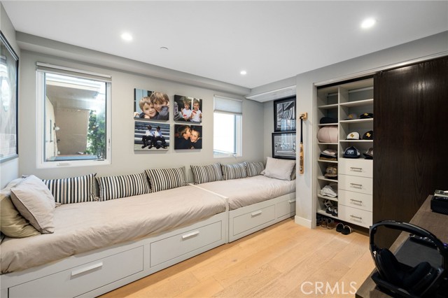 319 34th Place, Manhattan Beach, California 90266, 3 Bedrooms Bedrooms, ,3 BathroomsBathrooms,Residential,Sold,34th,PV21029643