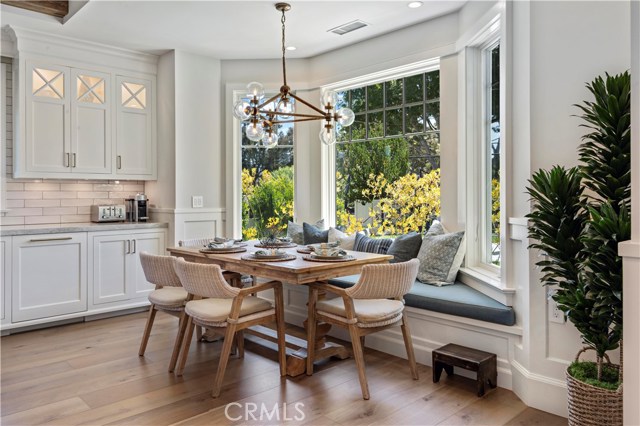 Breakfast nook with bay window and build in bench seating