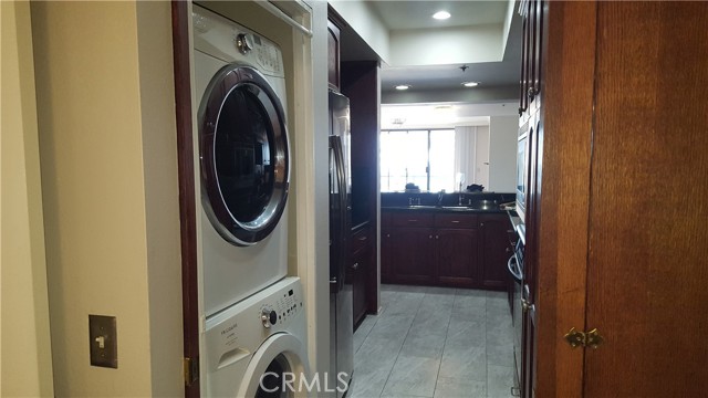 Washer/dryer in Kitchen