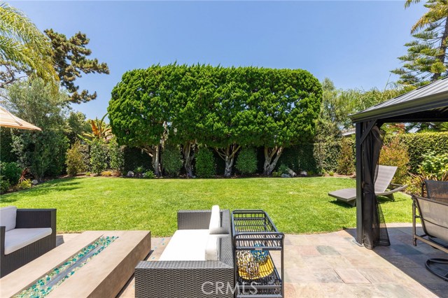 This is a wonderful backyard and it is rare to have privacy like this in MB.