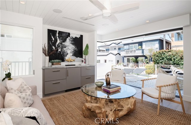 232 17th Street, Manhattan Beach, California 90266, 4 Bedrooms Bedrooms, ,1 BathroomBathrooms,Residential,Sold,17th,SB20151551