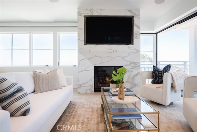 232 17th Street, Manhattan Beach, California 90266, 4 Bedrooms Bedrooms, ,1 BathroomBathrooms,Residential,Sold,17th,SB20151551