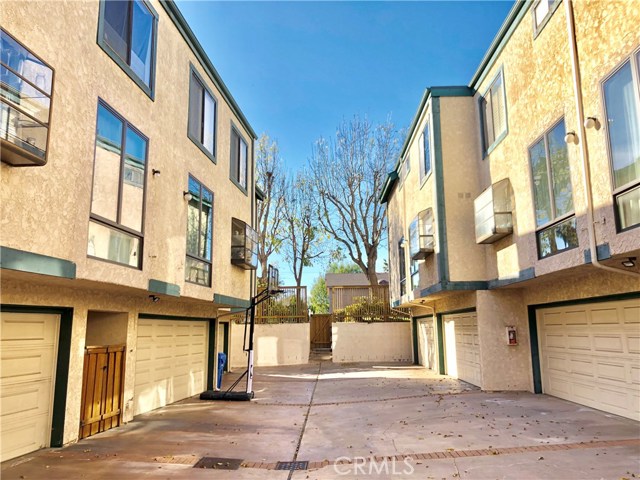 2715 Vanderbilt Lane, Redondo Beach, California 90278, 2 Bedrooms Bedrooms, ,2 BathroomsBathrooms,Residential,Sold,Vanderbilt,SB19037434
