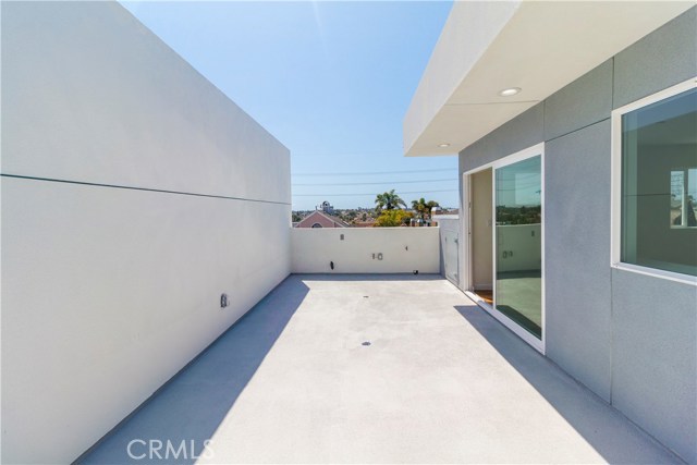 2602 Voorhees Avenue, Redondo Beach, California 90278, 4 Bedrooms Bedrooms, ,3 BathroomsBathrooms,Residential,Sold,Voorhees,SB17109811