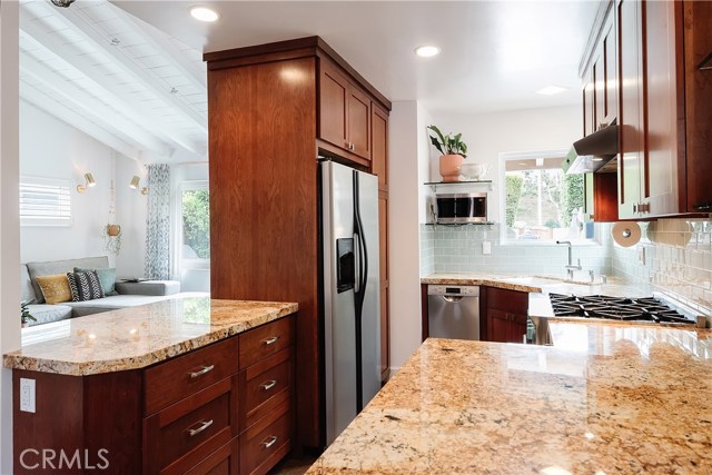 558 Rosecrans Avenue, Manhattan Beach, California 90266, 3 Bedrooms Bedrooms, ,3 BathroomsBathrooms,Residential,Sold,Rosecrans,SB20105712