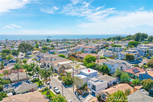 1235 14th Street, Hermosa Beach, California 90254, 3 Bedrooms Bedrooms, ,2 BathroomsBathrooms,Residential,Sold,14th,SB21172055