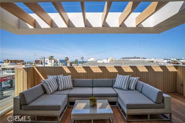 121 2nd Street, Hermosa Beach, California 90254, 4 Bedrooms Bedrooms, ,4 BathroomsBathrooms,Residential,Sold,2nd,SB19073415