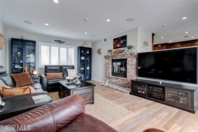 926 1st Street, Hermosa Beach, California 90254, 2 Bedrooms Bedrooms, ,2 BathroomsBathrooms,Residential,Sold,1st,SB20082752