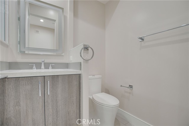 2ND LEVEL BATHROOM