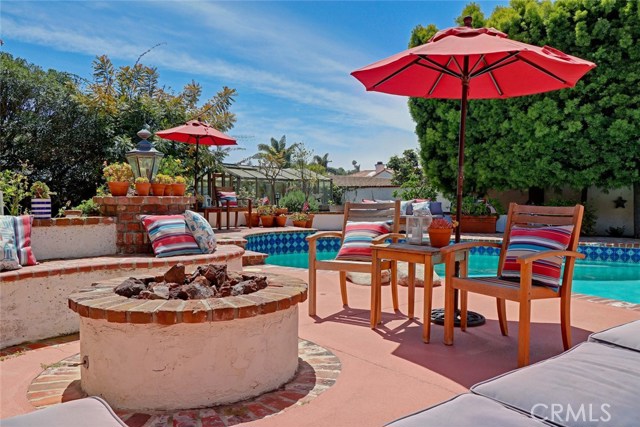 fire pit with bench seating