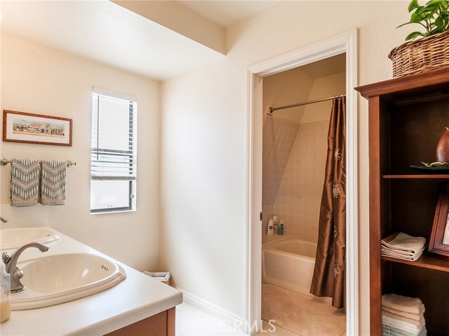 317 Broadway, Redondo Beach, California 90277, 3 Bedrooms Bedrooms, ,2 BathroomsBathrooms,Residential,Sold,Broadway,SB17224085