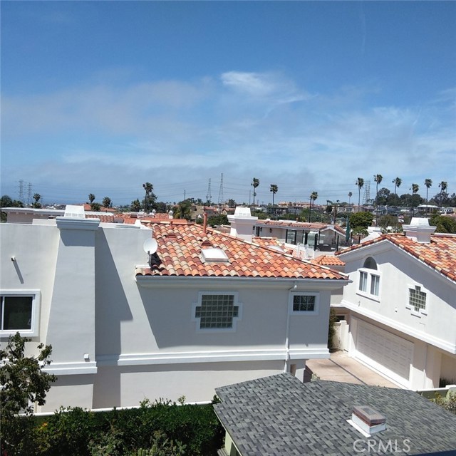 605 Lucia Avenue, Redondo Beach, California 90277, 4 Bedrooms Bedrooms, ,3 BathroomsBathrooms,Residential,Sold,Lucia,SB19087867