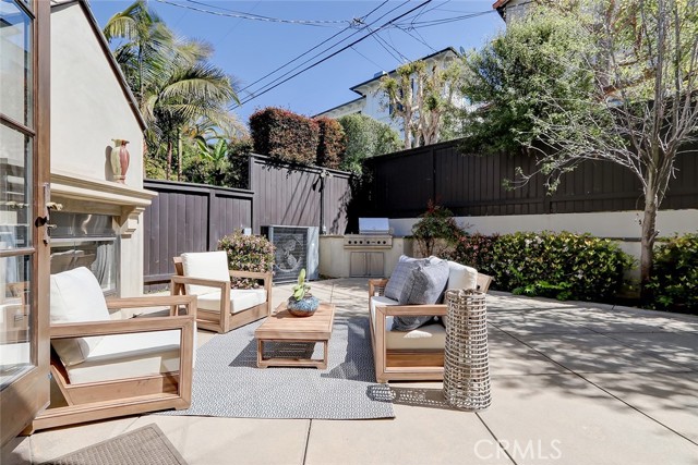 3212 Maple Avenue, Manhattan Beach, California 90266, 5 Bedrooms Bedrooms, ,2 BathroomsBathrooms,Residential,Sold,Maple,SB21060468