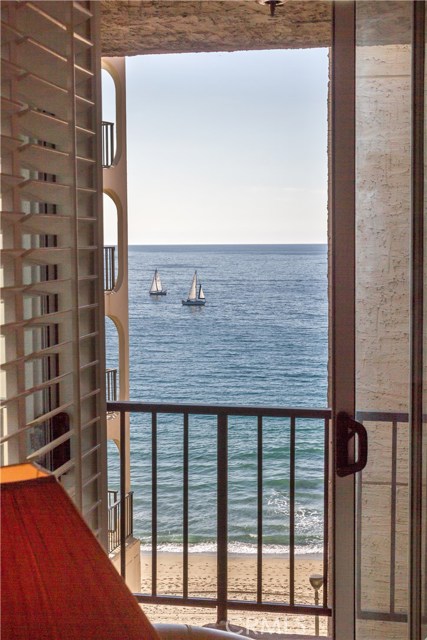 555 Esplanade, Redondo Beach, California 90277, 2 Bedrooms Bedrooms, ,2 BathroomsBathrooms,Residential,Sold,Esplanade,SB17042204