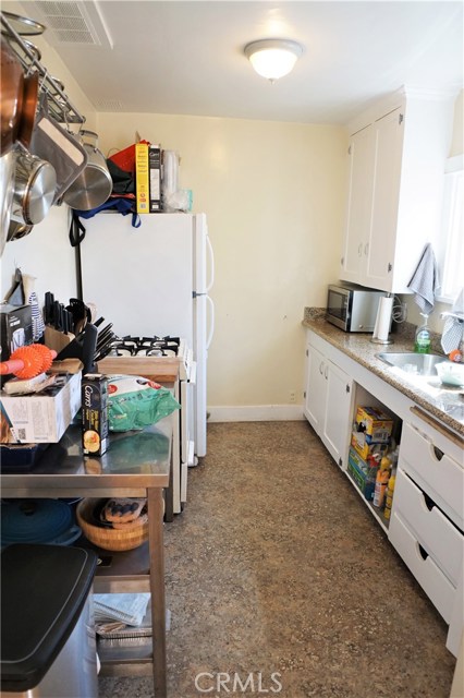 1-bed/1-bath kitchen