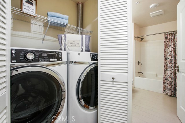 Side-by-side laundry area - washer/dryer included!