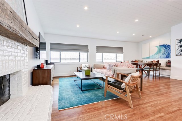 585 29th Street, Manhattan Beach, California 90266, 4 Bedrooms Bedrooms, ,3 BathroomsBathrooms,Residential,Sold,29th,SB21019167