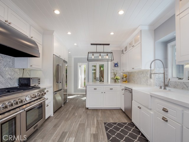 100 Irena Avenue, Redondo Beach, California 90277, 4 Bedrooms Bedrooms, ,3 BathroomsBathrooms,Residential,Sold,Irena,SB17089874