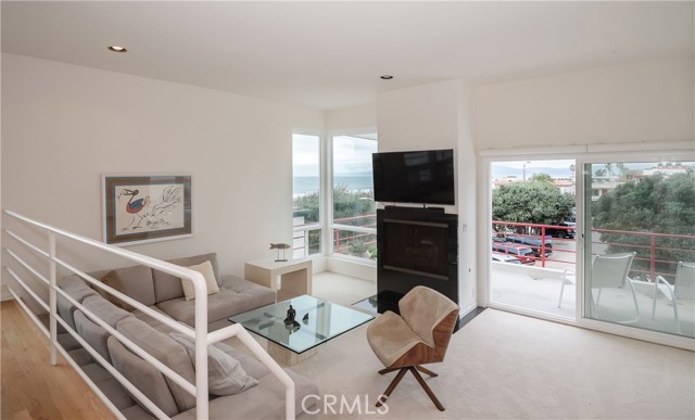 116 26th Street, Manhattan Beach, California 90266, 2 Bedrooms Bedrooms, ,2 BathroomsBathrooms,Residential,Sold,26th,SB21017134