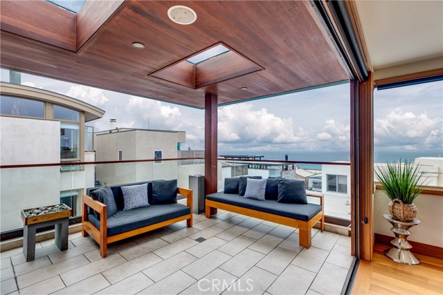 Sweeping panoramic ocean views abound from the top level and are highlighted by mahogany Nano doors.