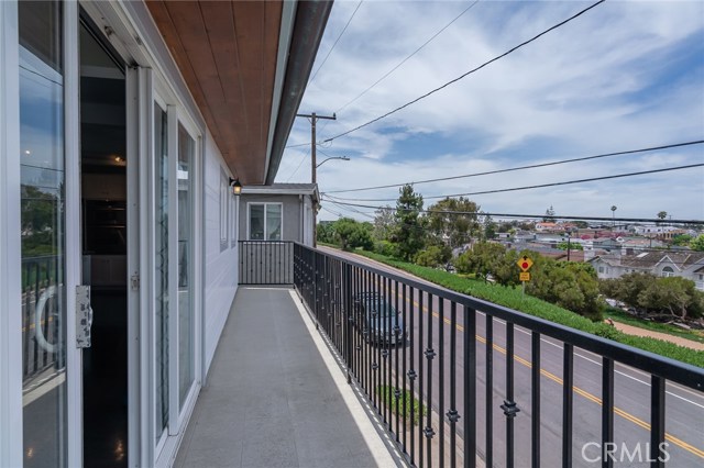 1944 Ardmore Avenue, Manhattan Beach, California 90266, 3 Bedrooms Bedrooms, ,2 BathroomsBathrooms,Residential,Sold,Ardmore,SB20111150