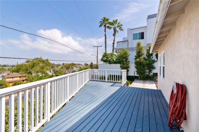 613 19th Street, Manhattan Beach, California 90266, 3 Bedrooms Bedrooms, ,2 BathroomsBathrooms,Residential,Sold,19th,SB19216606