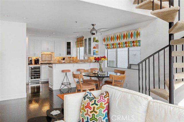 720 Manhattan Beach Boulevard, Manhattan Beach, California 90266, 2 Bedrooms Bedrooms, ,2 BathroomsBathrooms,Residential,Sold,Manhattan Beach,SB20242786