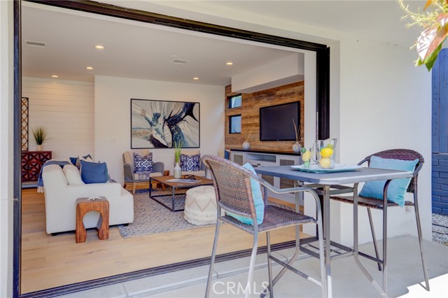 1130 21st Street, Manhattan Beach, California 90266, 5 Bedrooms Bedrooms, ,4 BathroomsBathrooms,Residential,Sold,21st,SB21098347