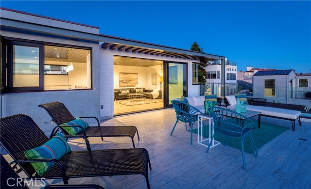 1530 Manhattan Avenue, Hermosa Beach, California 90254, 4 Bedrooms Bedrooms, ,3 BathroomsBathrooms,Residential,Sold,Manhattan,SB17147008