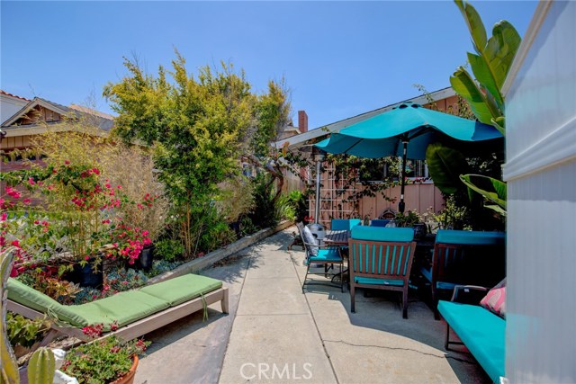 1965 Manhattan Avenue, Hermosa Beach, California 90254, 3 Bedrooms Bedrooms, ,2 BathroomsBathrooms,Residential,Sold,Manhattan,SB20021506